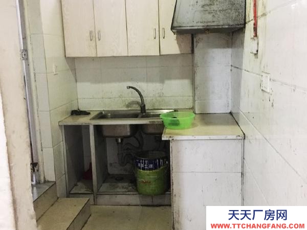 湘西市吉首物资仓库 出入方便、可停车、水电齐全、卫生间、厨房