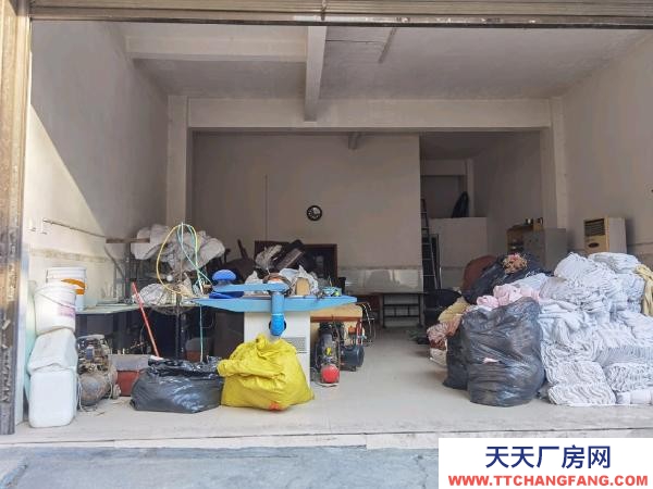 湘西市吉首物资仓库 楼房共六层，该房位于底层，与桐油坪村平层。二楼临街。