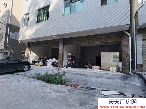 湘西市吉首物资仓库 楼房共六层，该房位于底层，与桐油坪村平层。二楼临街。