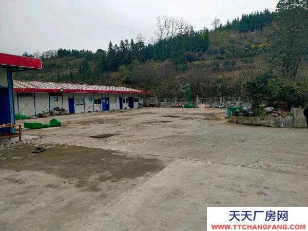 湘西市凤凰机加工厂房 交通方便，混泥土地面。