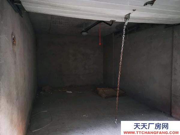 湘西市凤凰物资仓库 该仓库位于城北凤凰家苑北区一楼，可做车库使用