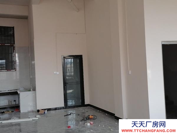 湘西市龙山肉制品厂房  有停车场，可做厂房，培训班，网吧，仓库等