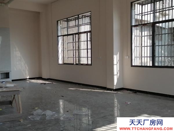 湘西市龙山肉制品厂房  有停车场，可做厂房，培训班，网吧，仓库等
