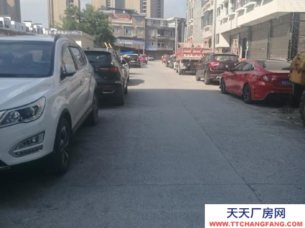 湘西市龙山资仓库 停车方便，前后门面，后面带平坝可用