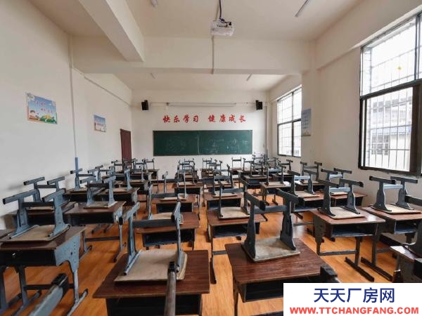 湘西市保靖物资仓库 交通便利，路边可停车