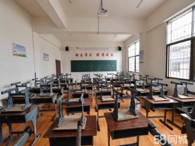 湘西市保靖物资仓库 交通便利，路边可停车图1