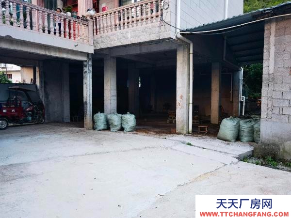 张家界市永定机加工厂房 厂房为私房架空层，150平左右，门前有几百平米空塔子。