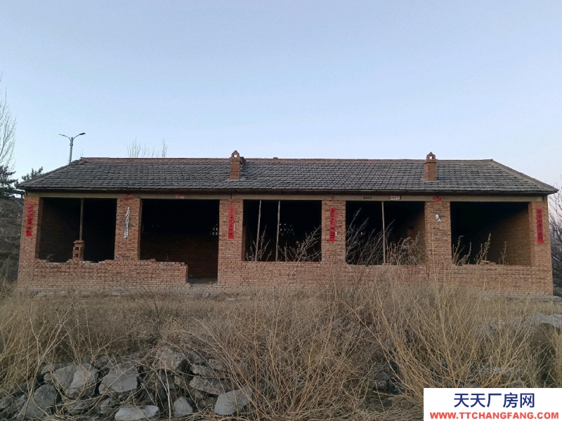张家口 宣化  (出售) 靠公路边，一宅一户的地有手续。