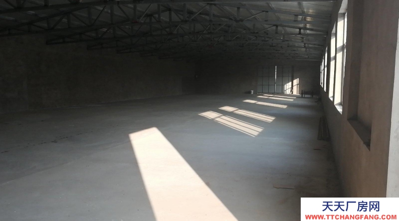张家口 张北县(方便食品厂房出租) 出进方便，位置优越，三项电，房租同位置低！