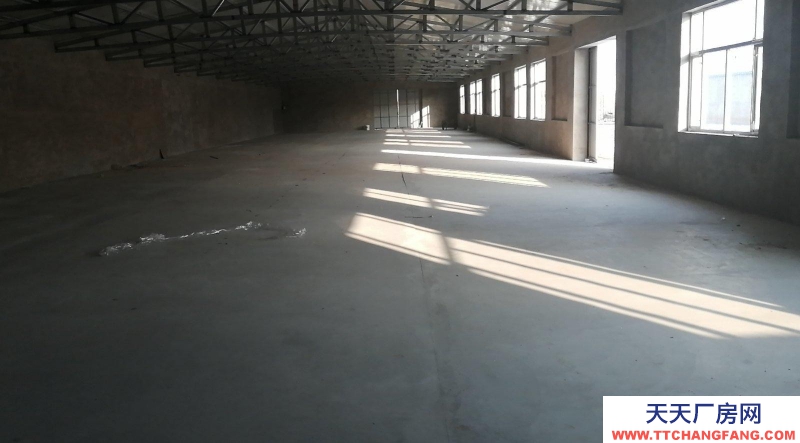 张家口 张北县(方便食品厂房出租) 出进方便，位置优越，三项电，房租同位置低！