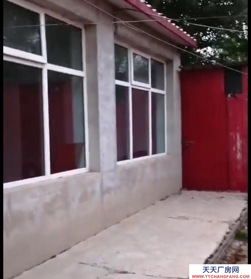 张家口 张北县 饼干厂房(出租) 空气清新，干净利落，大小 车出进方便！