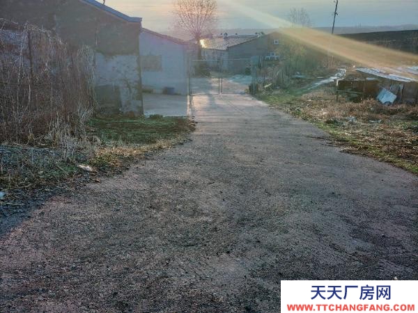 宾县占地面积两千多平设备厂房＋住房面积1600平。