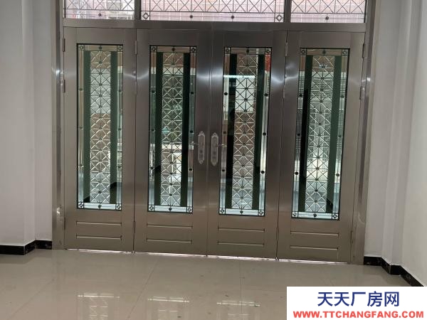 张家界市慈利物资仓库 一楼门面120平方米，水电齐全，有卫生间，洗手台