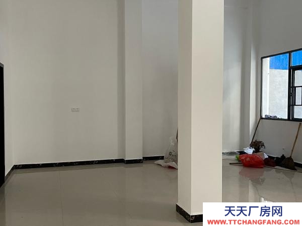 张家界市慈利物资仓库 一楼门面120平方米，水电齐全，有卫生间，洗手台