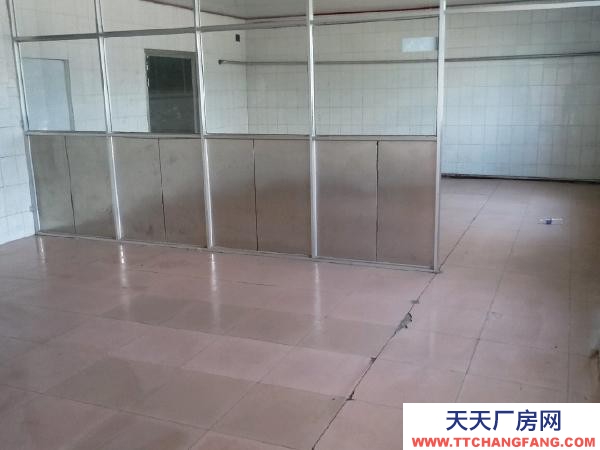 双城交通便利，可进货车，地理位置优越