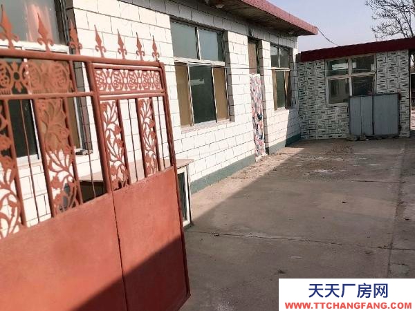 银川市贺兰机加工厂房 民用，前面是四合院儿，后面是羊圈