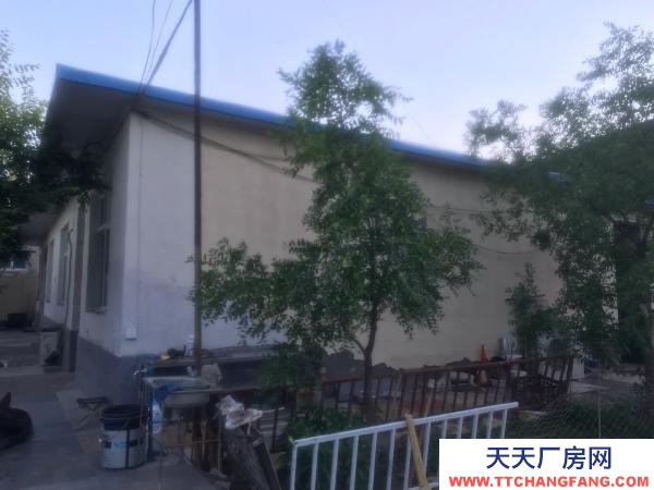 银川市贺兰机加工厂房  八亩大的可建设用地，也可生产。低价转让。