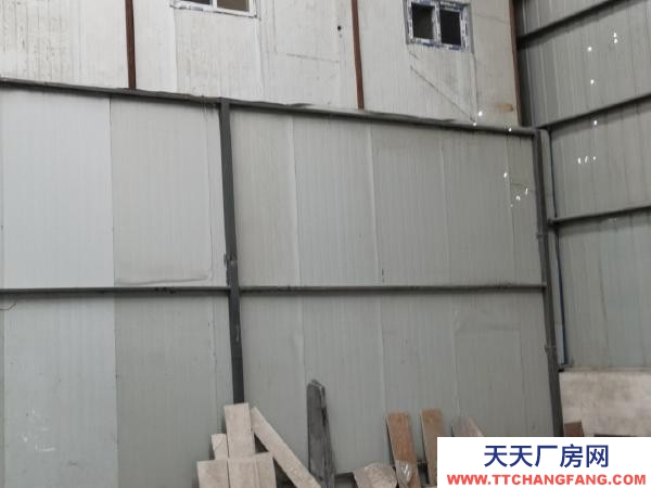 银川市贺兰物资仓库 临街仓库，也可开门营业，交通便利层高可搭建二层