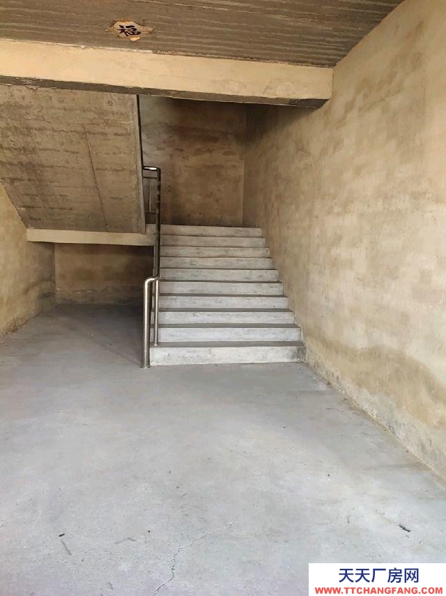 沧州 运河(出租) 共三层，车辆进出方面，紧邻公路