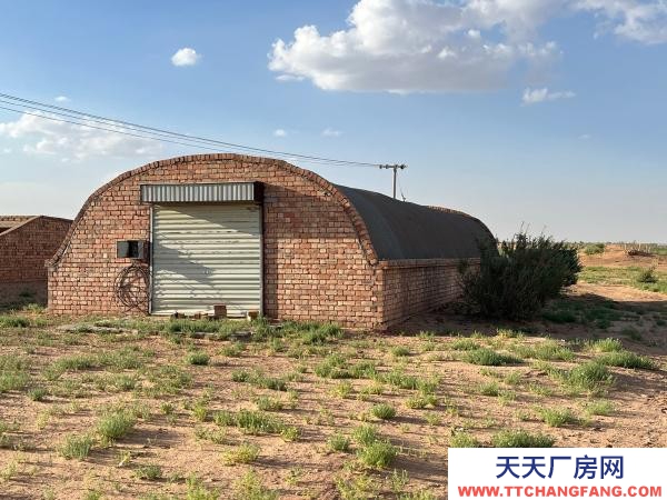 吴忠市盐池养殖厂 养殖方便快捷，可养羊，养鸡。草料房，洗羊池，水井，住宅区都有