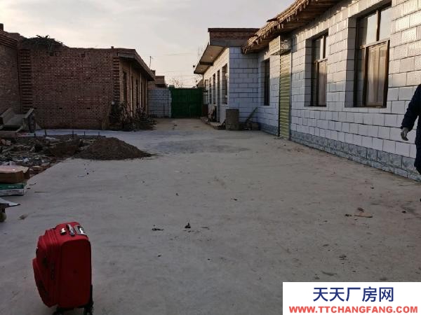 中卫市沙坡头物资仓库  渡口二队回乡大院对面有100、300和500平方等库房出租，