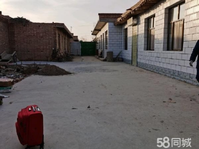 中卫市沙坡头物资仓库  渡口二队回乡大院对面有100、300和500平方等库房出租，