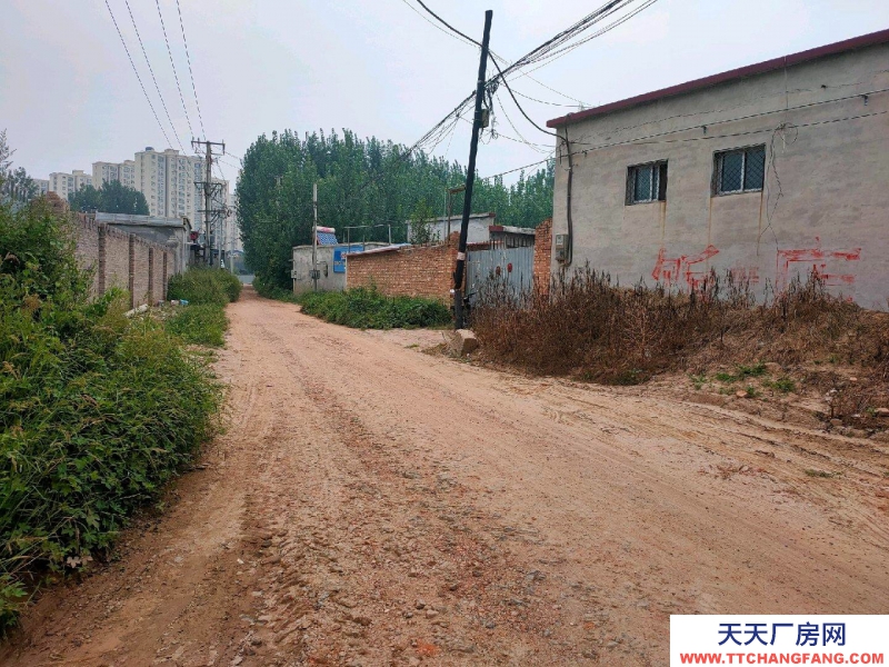 (出租) 水电齐全可接三相电房屋10间敞篷二百多平可出入车辆。
