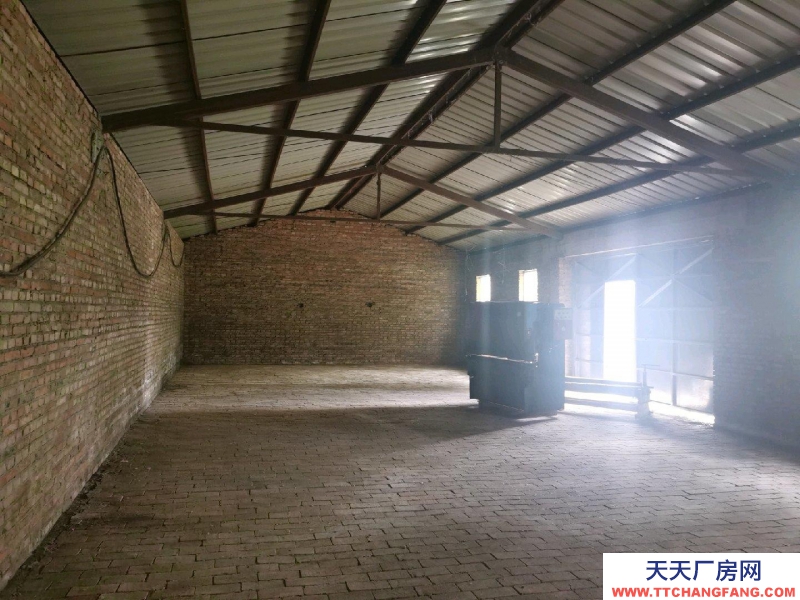 (出租) 赤峰在当铺地开发区一个大院里的一栋密封仓库，用于仓储或小型加工厂