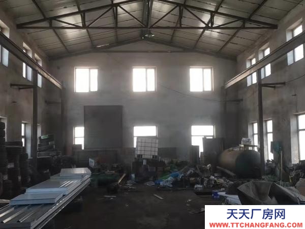 工农机加工厂房内有吊车，能进大车，三相动力电，前面有门房300平方。