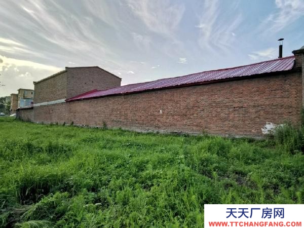 兴山厂房仓库大小20多个 有大棚2个