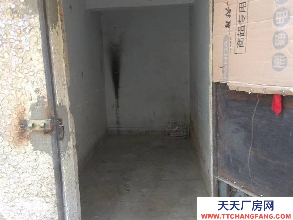福州市福清物资仓库  这是我位于老城区中心地段小区套房楼下的柴火间，租金低廉哦。