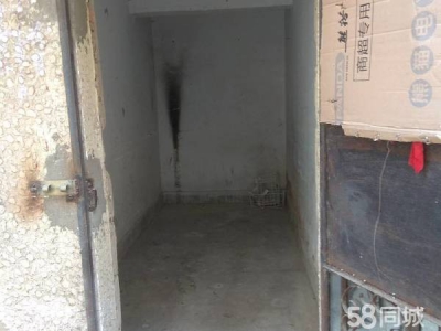 福州市福清物资仓库  这是我位于老城区中心地段小区套房楼下的柴火间，租金低廉哦。图1