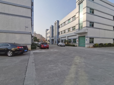 (出租) 广州白云竹料地铁口2000方300平方起分租证件齐全五金机械仓库图2