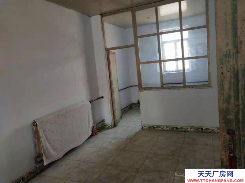 (出售) 房子离二小学校较近是一个住宅平房出门交通方便有意者请与我联系