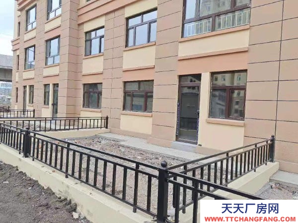 向阳区天福白金湾小区内1楼毛坯房