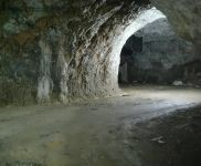 (出租) （铺铺通）桂林秀峰区桃花江路山洞内场地,冷库出租