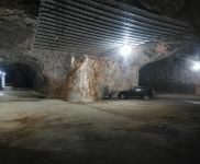 (出租) （铺铺通）桂林秀峰区桃花江路山洞内场地,冷库出租