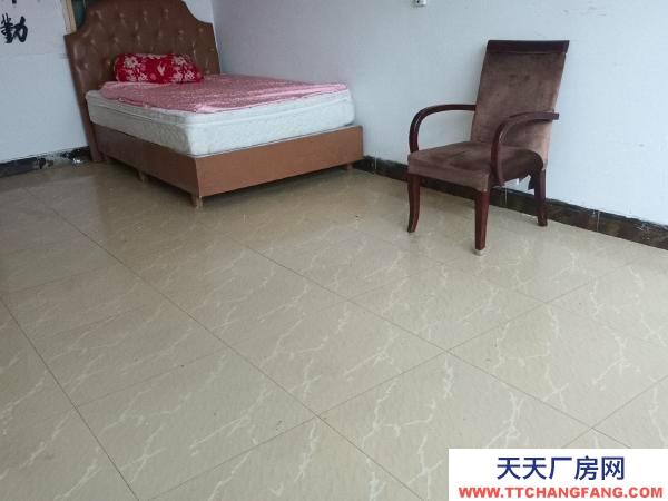 赣州市瑞金物资仓库 本是写字楼可以用来房货，空间很大一个单间加一个客厅