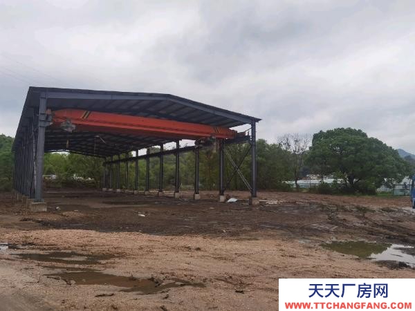 赣州市于都机加工厂房 水电三通，办公室，宿舍已完善，可进17.5挂车，个人厂房。
