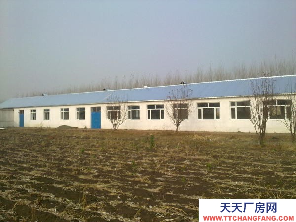 兰西原是学校，后个人买入，改造成包装袋厂房。
