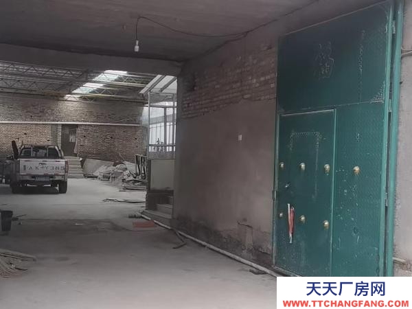 大通独门独院，地面已做硬化，可做仓库、厂房。