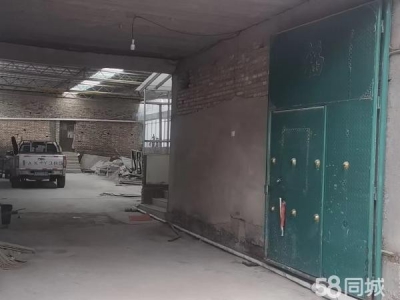 大通独门独院，地面已做硬化，可做仓库、厂房。