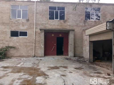 湟中上下两层共930㎡，门口有车位。图1
