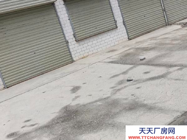 格尔木可用住房，也可用库房，交通方便，