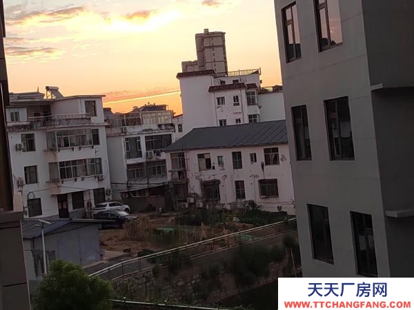 九江市湖口物资仓库 本人所有，中介勿扰，简装，环境安静，购物上学非常方便。