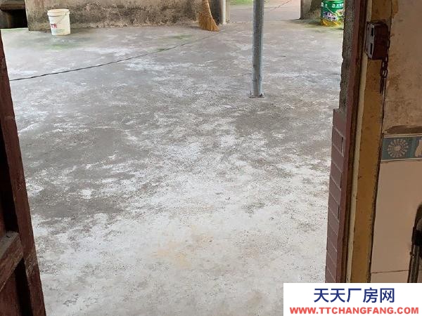 宜春市袁州机加工厂房  一屋200平米可做仓库或小型加工厂，二楼可以住户