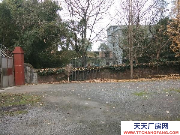 宜春市袁州机加工厂房 本厂房是水泥框架结构，内高5.2米。交通方便可进大挂车。