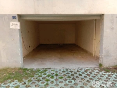 宜春市袁州物资仓库 车库前面还有停车位，价格便宜，停车或放货物的理想选择。图1