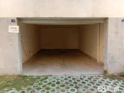 宜春市袁州物资仓库 车库前面还有停车位，价格便宜，停车或放货物的理想选择。图3