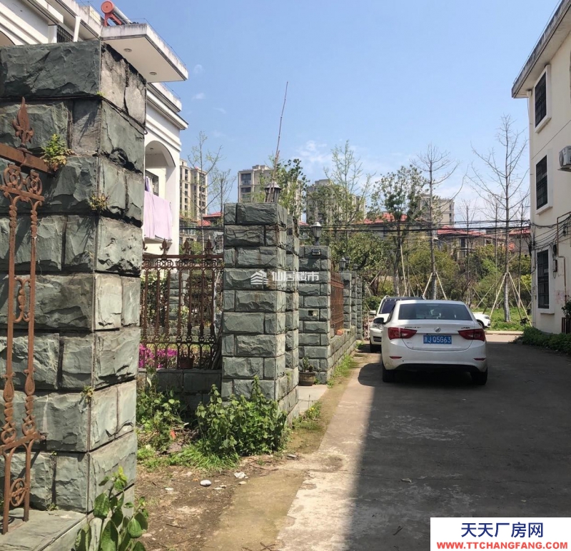 台州市仙居(出租) 周岩头孟溪碟园左侧，交通便利，可通大货车